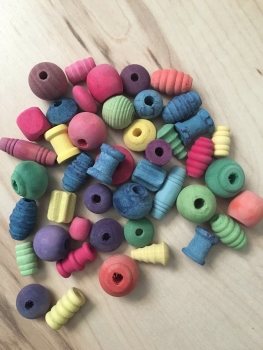 Bunter Buchenholzperlen Mix mit Loch, farbig