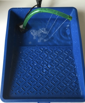 Vogelbad mit Dusche - Powerbank