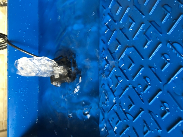 Vogelbad mit Dusche - Powerbank