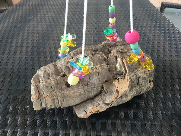 Korkschaukel Sam - Korkschaukel mit Holz Elementen und Acryl